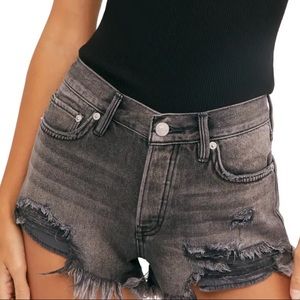 Free People
Loving Good Vibrations Frayed Hem Short